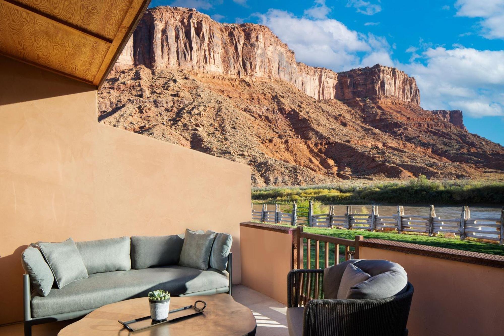 Deluxe Riverfront King Cabin Suite with Sofa Bed
