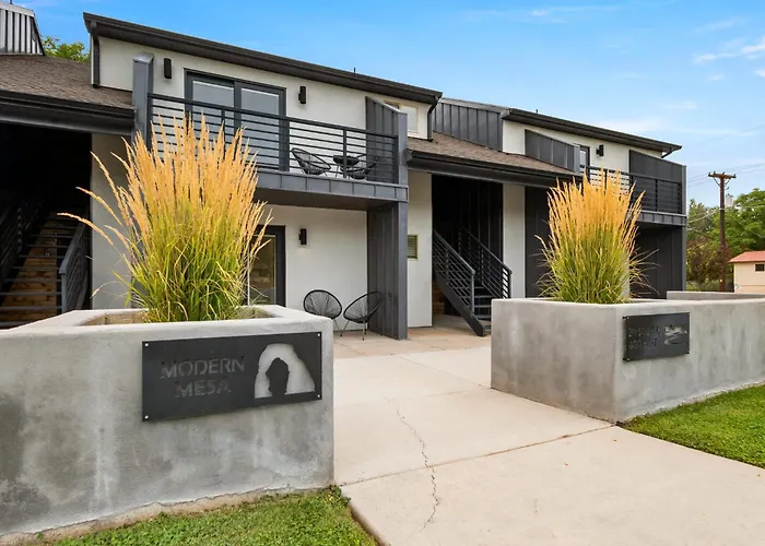Near Downtown Stylish 2Br With Amazing Patio - 3